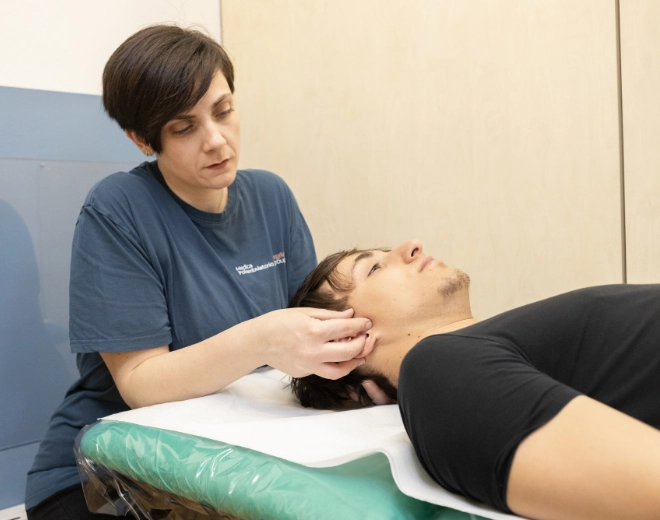Trattamenti osteopatici e osteopatia nei Centri Medici Ergéa per dolori muscolo-scheletrici.